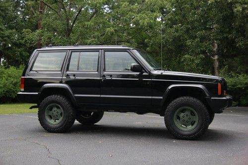1997 jeep cherokee sport- 4.0l 3' lift kit - new mt's tires - new ac system