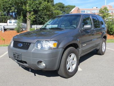 Low miles sunroof leather navigation hybrid michelin tires 4x4 smoke free awd cd
