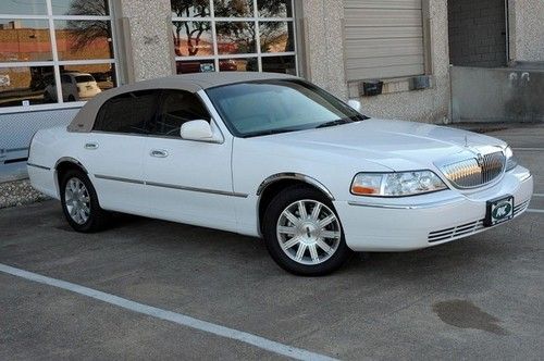 '11 town car signature limited, white / beige leather, we finance!