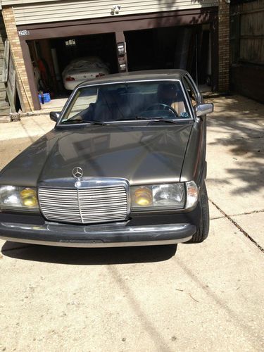 1985 300cd mercedes benz coupe- rare, last year made, good condition