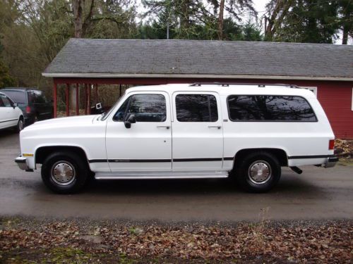 1990 chevrolet suburban silverado 2wd,rust free,adult owned,very nice condition