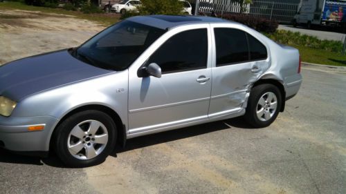 2003 volkswage jetta tdi diesel. accident damage. drives perfect. easy fix