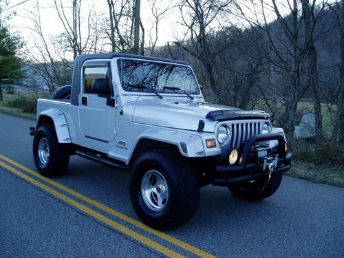 2006 jeep wrangler unlimited_4.0l_lots of custom touches + gr8 top!