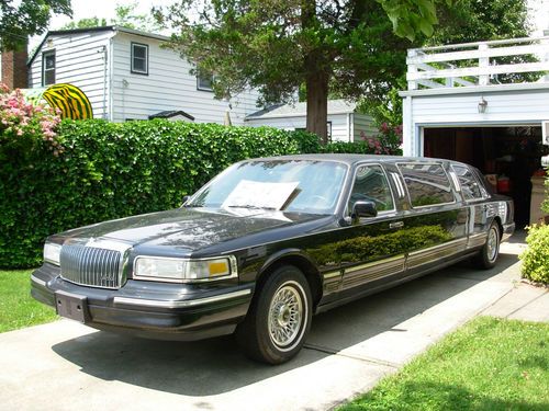 1997 lincoln town car 60 inch stretch limousine 4-door triple black &amp; leather