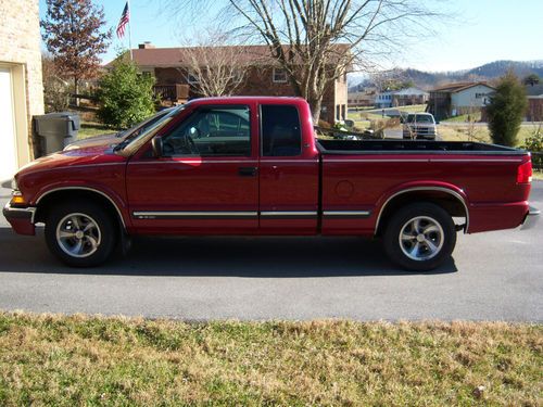 2001 chevrolet s10 ls pick up truck extended cab, automatic,  2wd, ex cond. ac