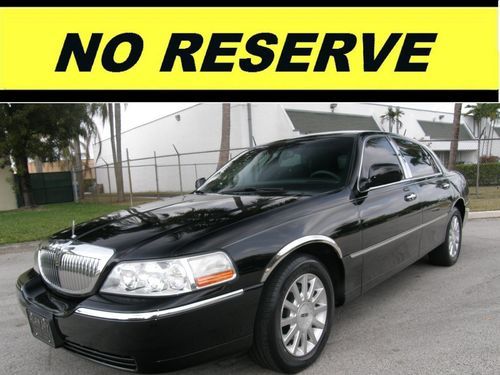 2007 lincoln town car signature sedan, black on black, see video,no reserve wow!