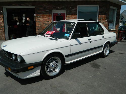 Bmw 535is 5 speed 1987 "no reserve" priced to sell white with red interior