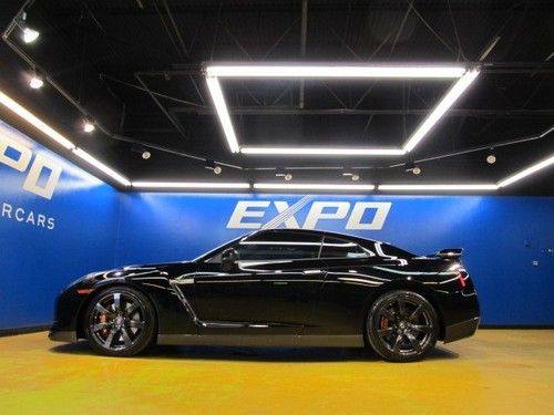 Nissan gt-r coupe navigation ipod xenon bose heated seats leather 18kmiles!