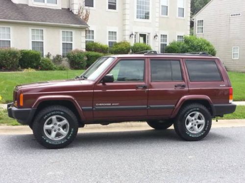 Awesome condition jeep cherokee sport/classic low miles