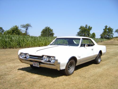 Oldsmobile cutlass 1967 white black interior  330 cid automatic clean must sell