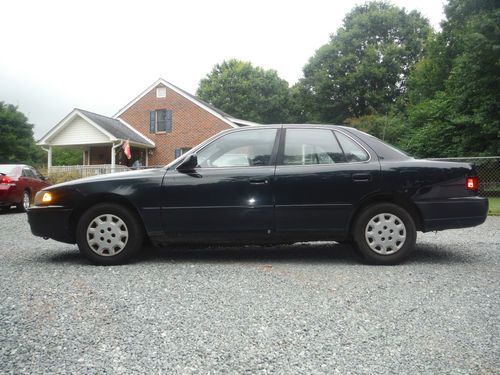 1995 toyota camary 4 cylinder clean car needs differential /transmission work..