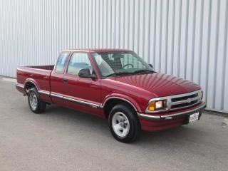 1996 chevrolet s-10 ext cab 122.9" wb ls   extreemly low miles