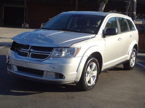 2013 dodge journey se damaged salvage only 111 miles wow like new runs! l@@k!