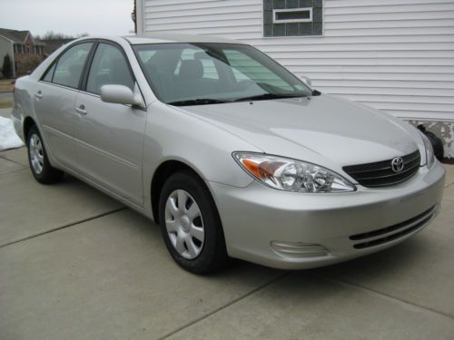 2004 toyota camry le sedan 4-door 2.4l ,only 14,500.- miles &amp; mint condition !!