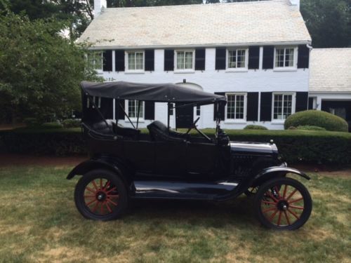 1917 black model t touring car