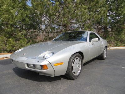 Porsche 928 5 speed 2 owner dealer trade low miles clean reports drives great