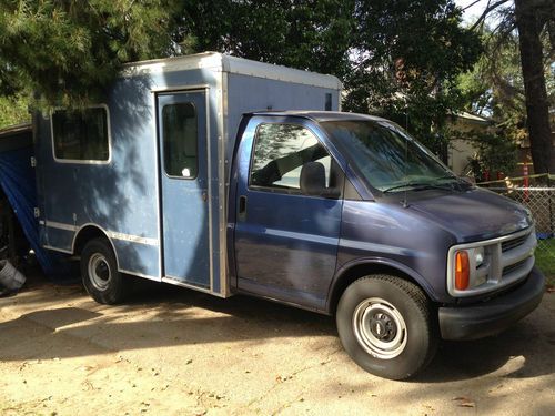 3500 chevrolet box van 1 ton have ac and heat for passenger in the box