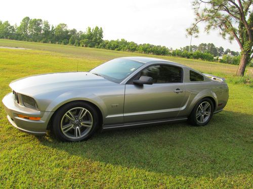 2008 ford mustang gt 5 speed only 29k miles like new no reserve 100%
