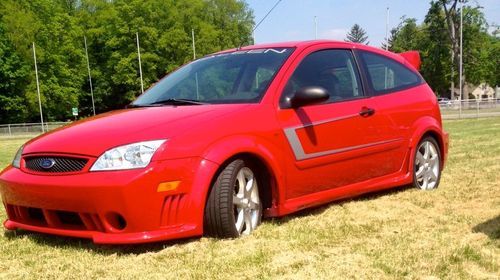 2005 ford saleen focus - rare - extremely low miles - 33 mpg - 5 speed - clean