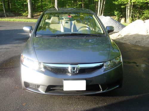 2011 honda civic hybrid fully loaded with leather, nav, bluetooth, ipod and more