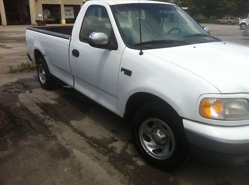 Ford f150 clean pick up