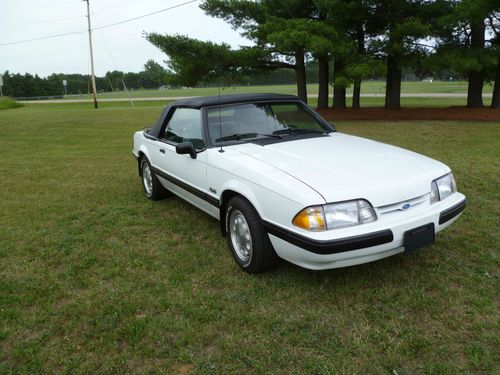1988 ford mustang lx convertible 5.0 5 speed 32k miles 100% stock