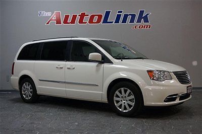 2013 chrysler town &amp; country*nearly new*touring*dvd*sat radio*loaded