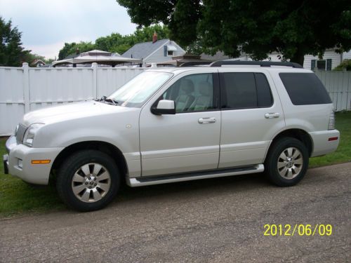 2006 mercury mountaineer awd cashmere with 6 disc player &amp; sunroof