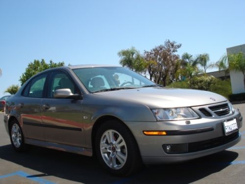 Saab 9-3 2006 in great condition and low miles!  clean car fax