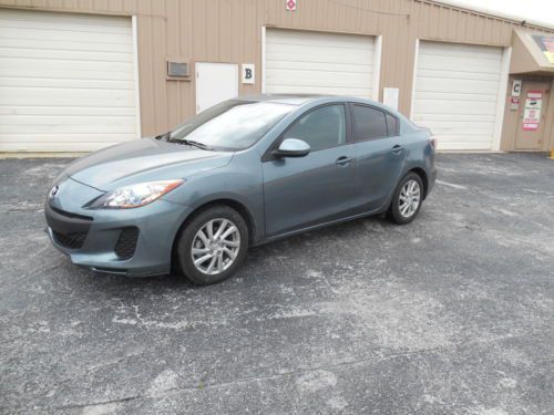 2012 mazda 3 loaded! only 3,200 miles like new!