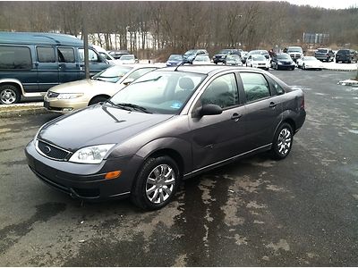 No reserve clean smoke free runs great cd player power options ford focus