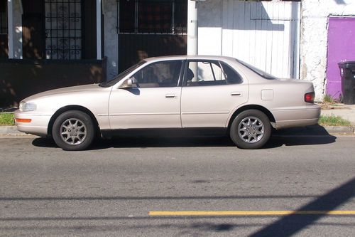Excellent 1993 toyota camry le sedan 4-door 2.2l - one owner!