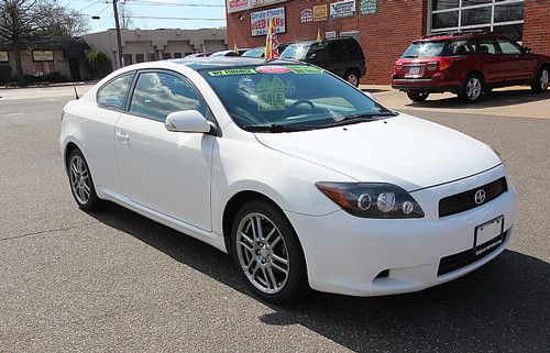2009 scion 'tc' like new low mileage one owner "clean carfax" white/black