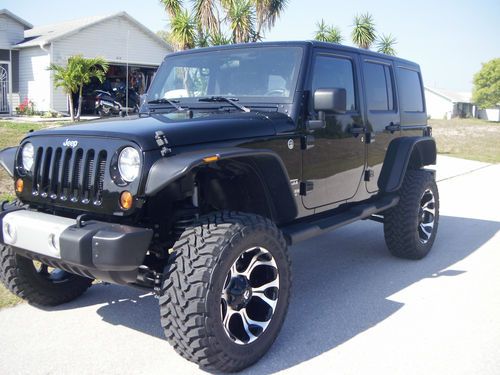 2012 jeep wrangler unlimited 4-door 3.6l loaded,lifted.nav.10k add ons low mile