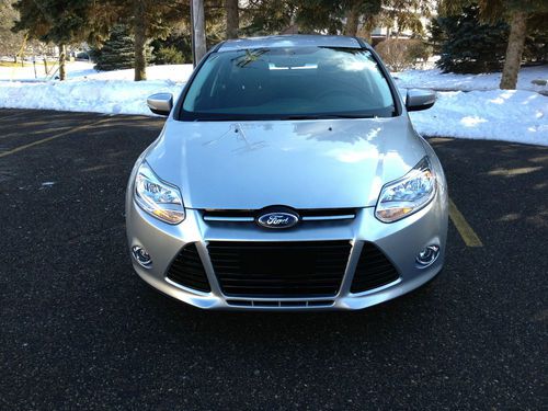 2012 ford : focus sel *no reserver*