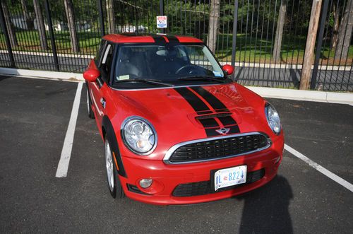 2007 mini cooper s, red on black, racing stripe, moonroof