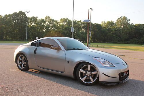 2003 nissan 350z coupe 2-door 3.5l  6-speed touring edition 68k miles!!!!!