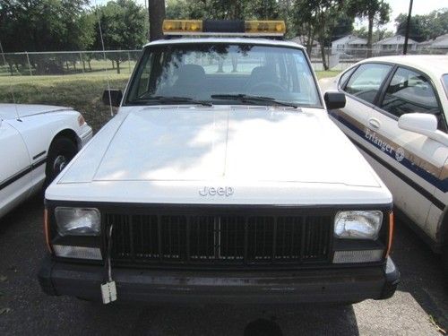1996 white jeep cherokee se security vehicle/suv 4x4 4.0l i6 high output 144k