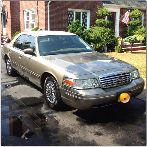 2001 ford crown victoria lx 32530 miles