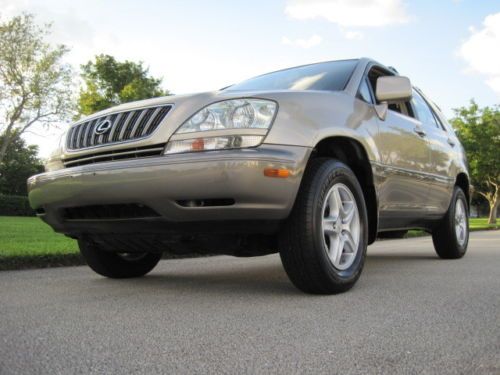 One owner all wheel drive navagation leather sunroof  service records in carfax!