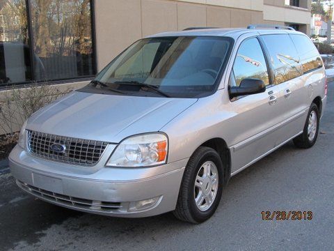 Roomy minivan sel model loaded with options  automatic