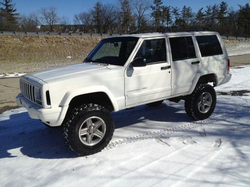2000 jeep cherokee classic w/ 4" rough country suspension lift