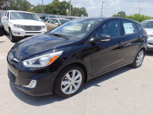 *mega deal* 2014 accent se - only 136 miles - sunroof pkg - automatic -bluetooth