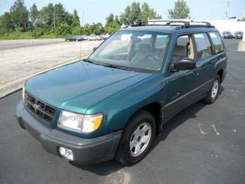 Super clean in &amp; out! runs excellent! many options! don&#039;t miss this forester!!
