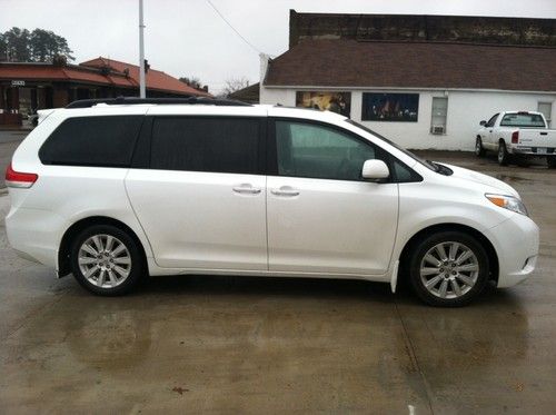 2011 toyota sienna limited mini passenger van 5-door 3.5l