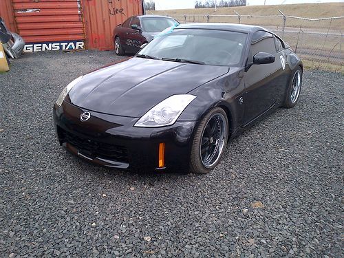 Nissan 350z 6 speed runs great salvage title black with black rims