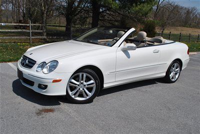 2007 clk cab. white with tan navigation low miles