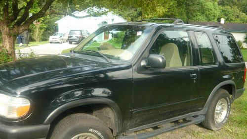 2000 ford explorer sport, low miles very nice!!!!!!!