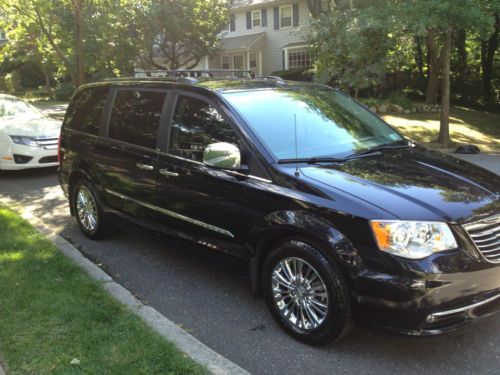 2011 chrysler town &amp; country limited