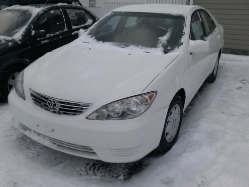 2005 toyota camry le 72k miles 4 cylinder, power seat make oiffer